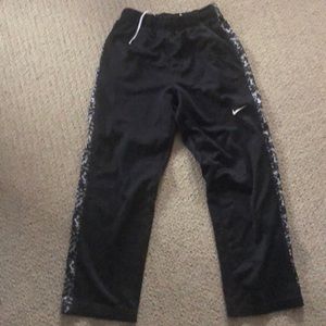 Boys Nike L athletic pants